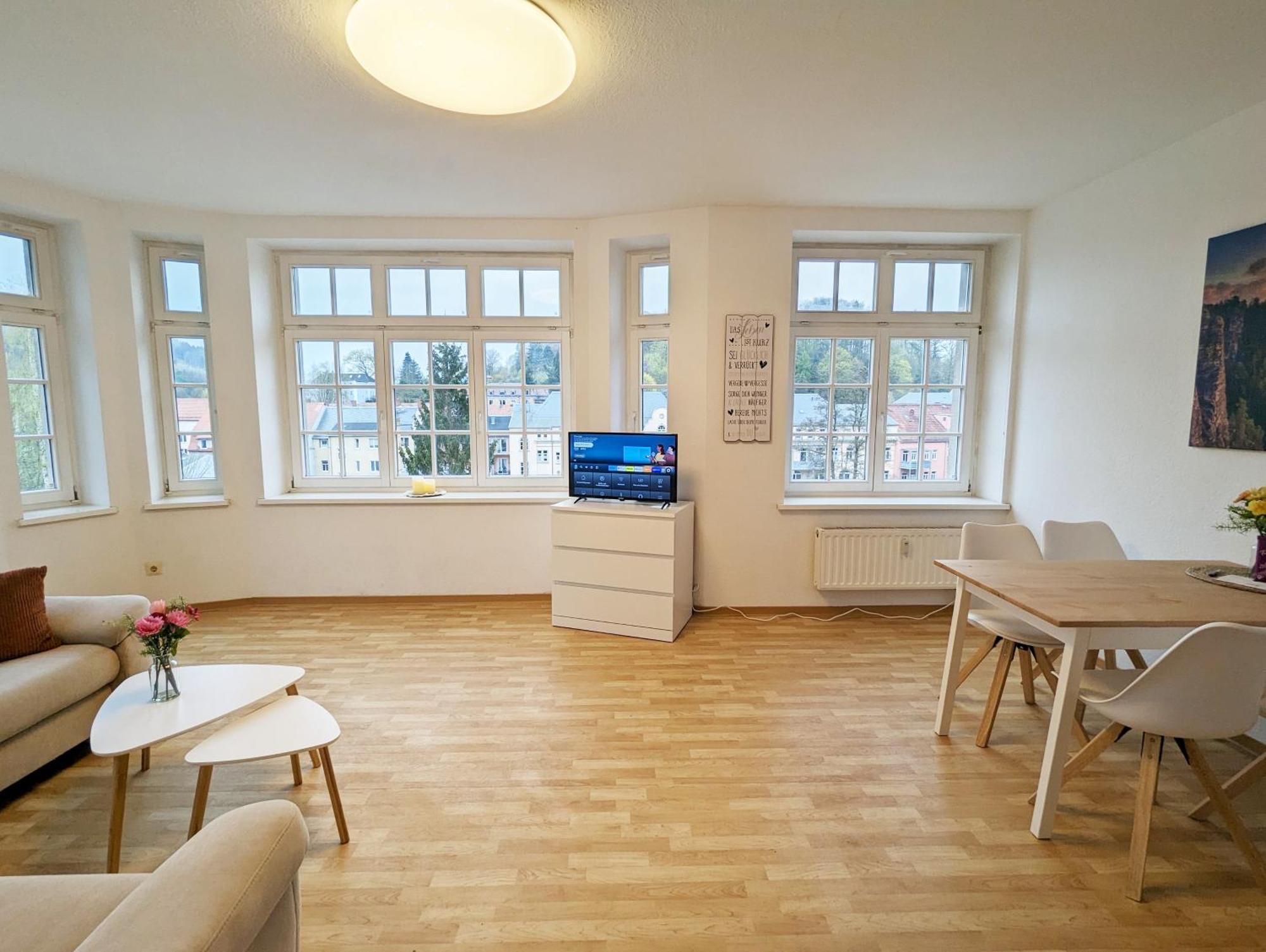 Hw3 - Urlaubsmagie - Helle, Grosse Wohnung Mit Pool Зебниц Екстериор снимка